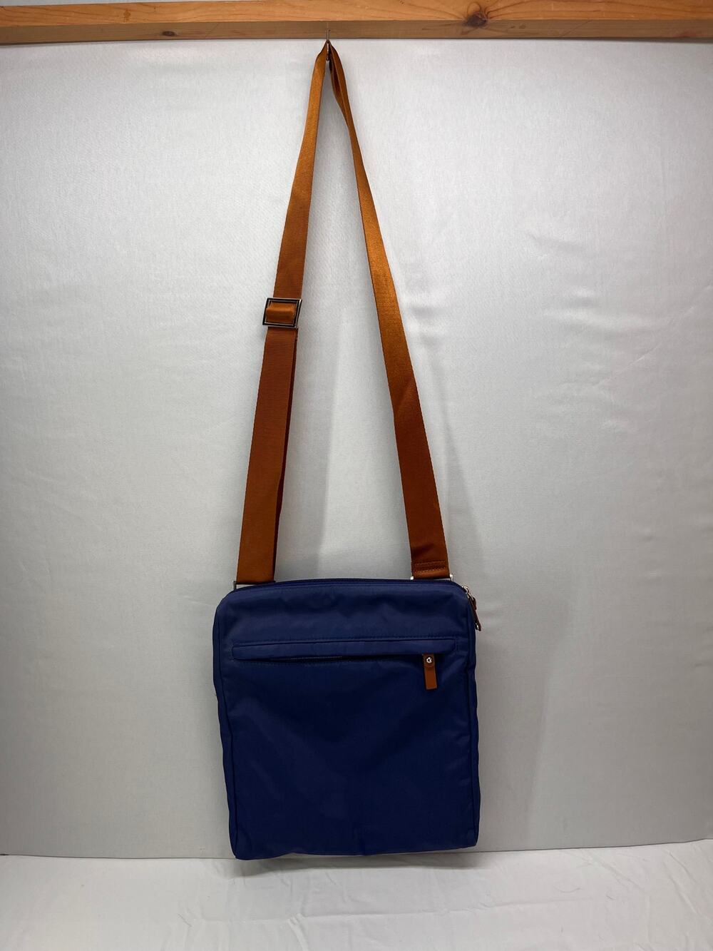 TravelSmith AntiTheft Crossbody Bag Travel Organizer Multi Pocket Shoulder Purse